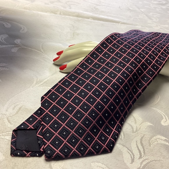 BROOKS BROTHERS SILK TIE. NEW. MUST SEE DESIGN. - Picture 5 of 5